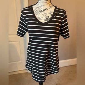 Cute Short Sleeve Shirt.                      Bag 69